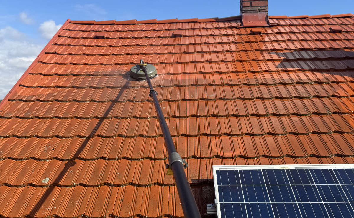 Tető- és homlokzattisztítás – megelőzés a drága felújítás helyett